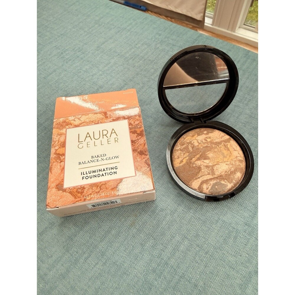 Laura Geller Baked Balance-N-Glow Illuminating Foundation Medium 0.28 oz